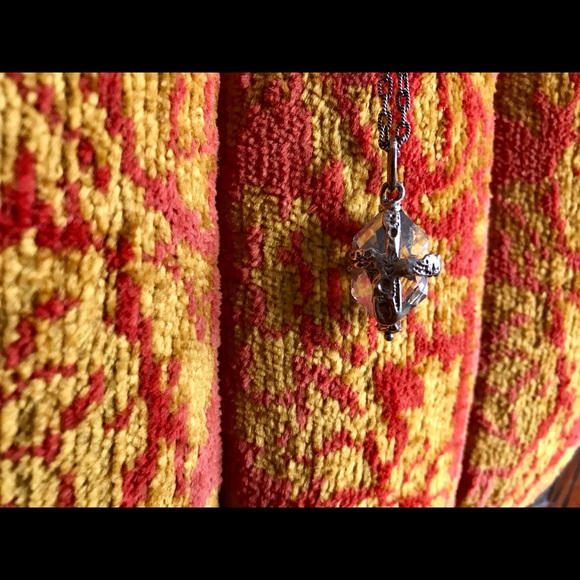 Waxing poetic crystal with cross pendant and chain - Picture 3 of 8